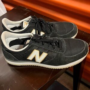 New Balance Women’s Black Sneakers
